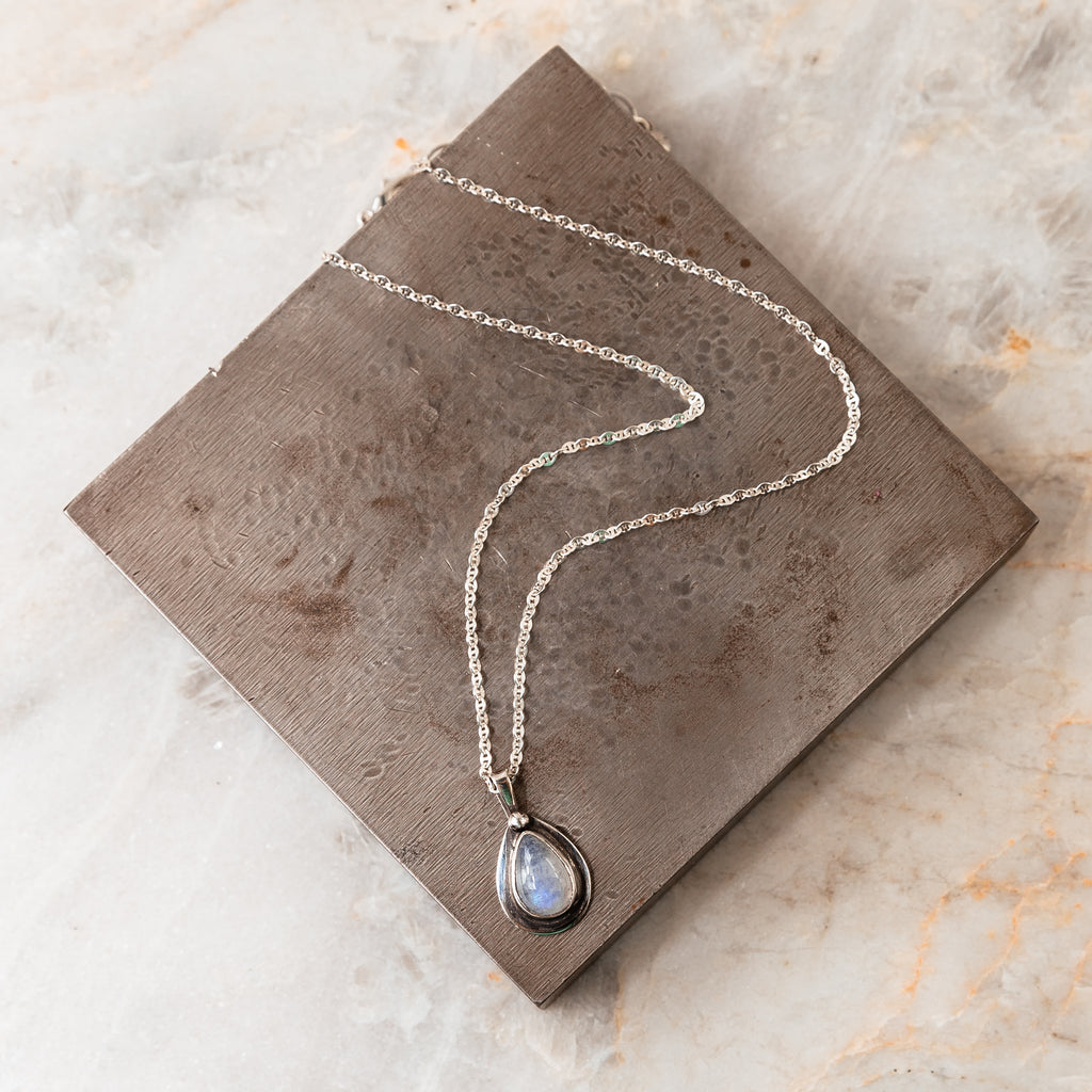 unique moonstone necklace