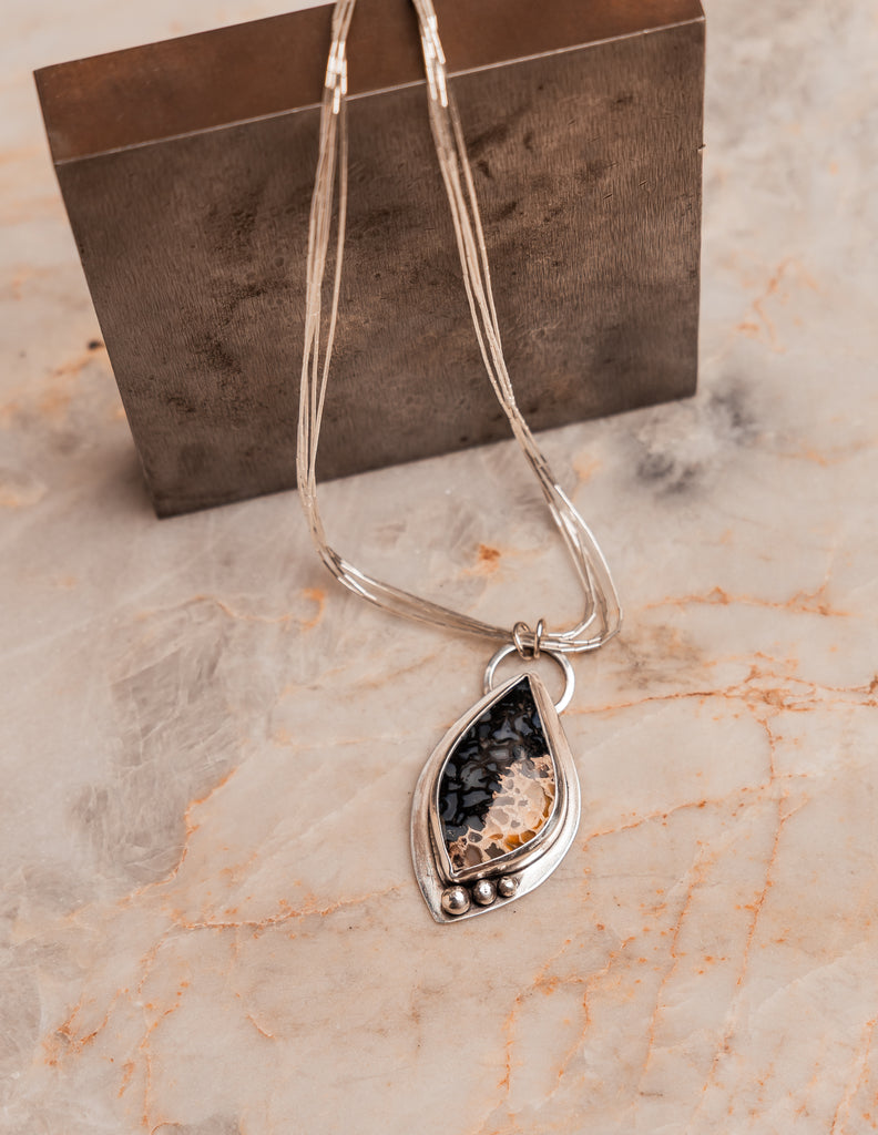High-end handcrafted necklace featuring liquid silver chain and bold agate stone, ideal for fashion-forward women who value quality
