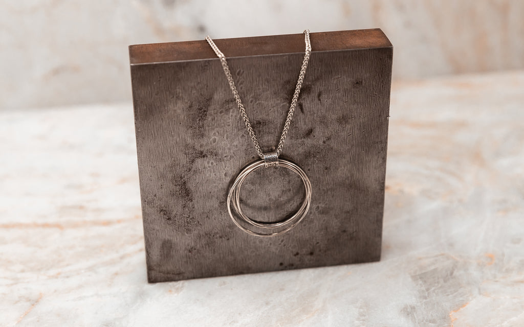 beautiful unique silver circle necklace