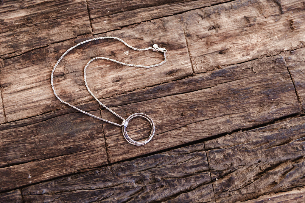 unique silver circle necklace
