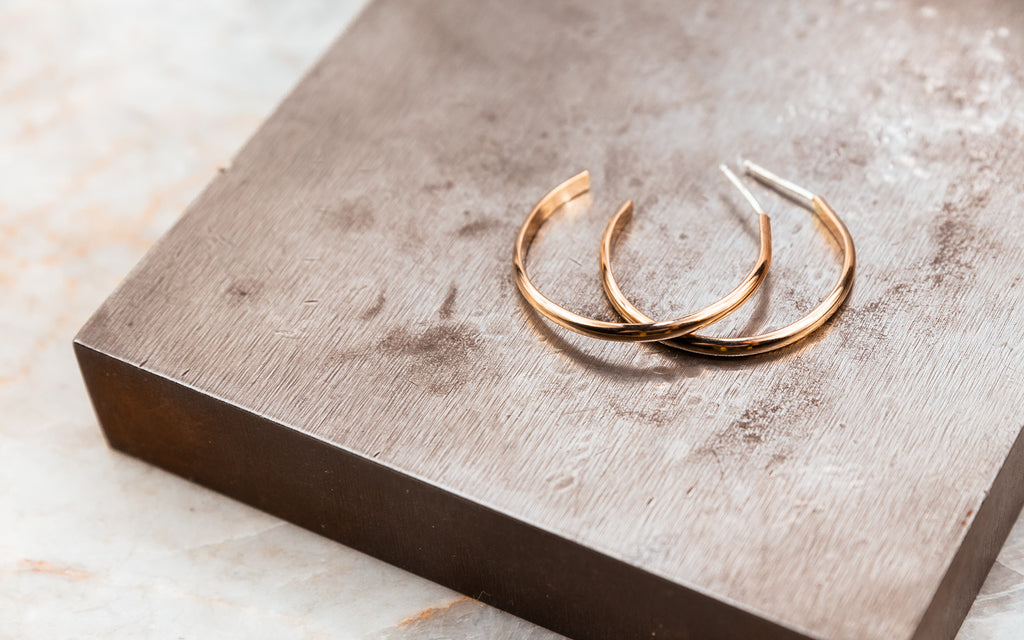 mid sized gold hoop earrings