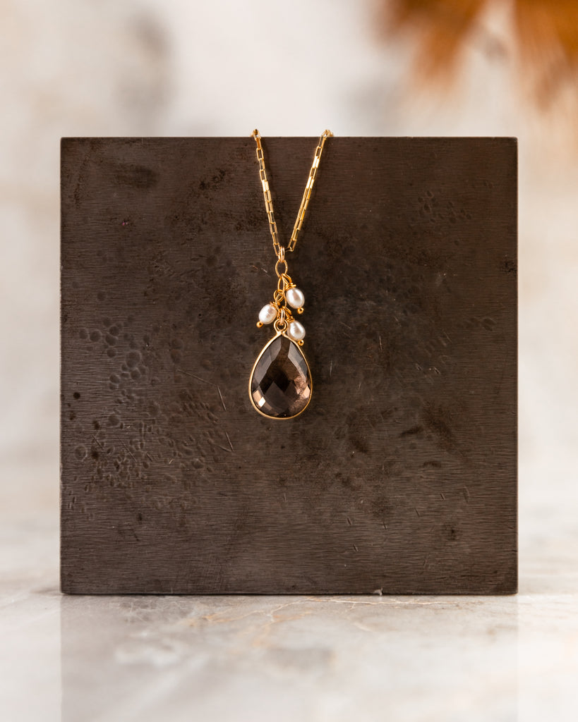 pretty gold stone necklace
